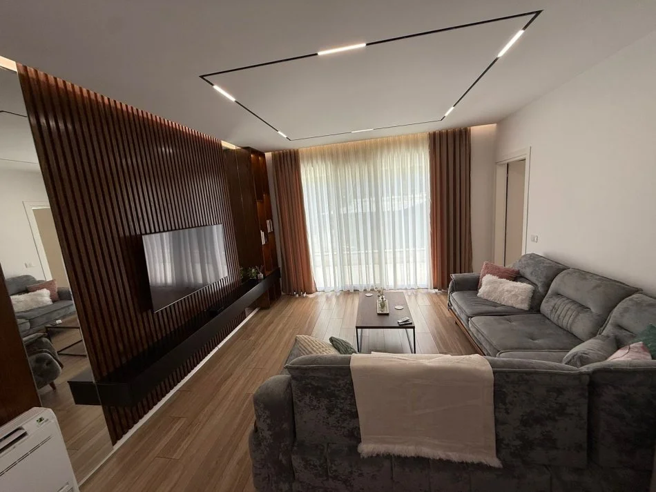 Tirane, jepet me qera apartament 2+1 Kati 2, 118 m² 900 € 