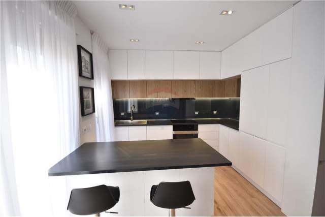 Tirane, jepet me qera apartament 1+1 Kati 4, 70 m² 480 Euro
