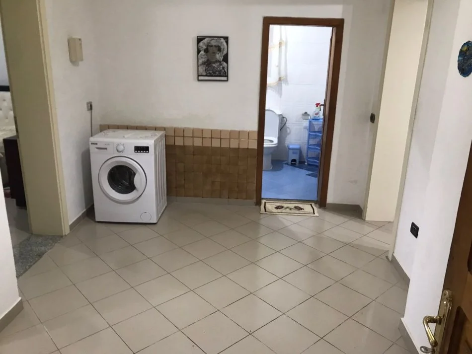 Tirane, jepet me qera apartament 3+1+Aneks+Ballkon Kati 1, 100 m² 400 € (rruga Ullishtes)