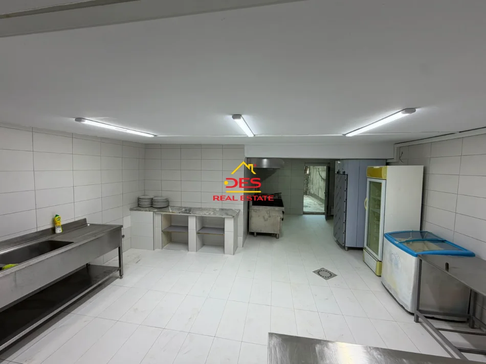 Vlore, jepet me qera bar-resorant Kati 0, 2.000 € (Rruga Aleksandër Moisu)