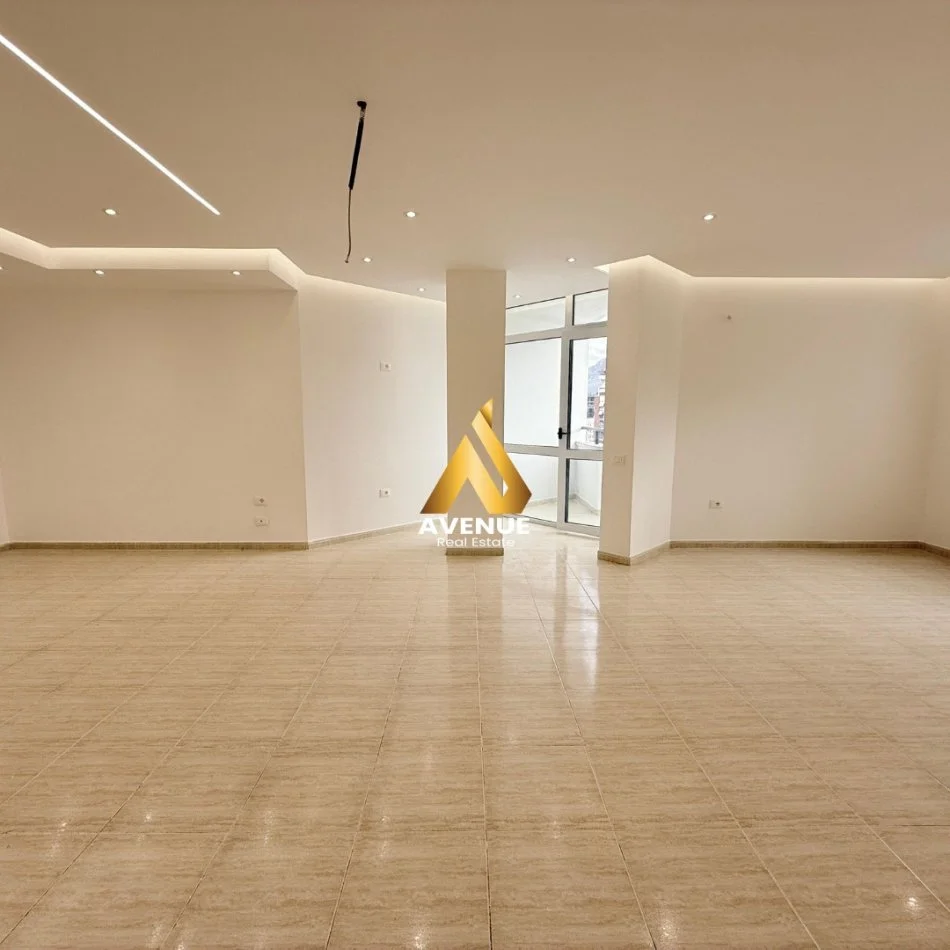Tirane, jepet me qera ambjent biznesi Kati 6, 190 m² 1.700 € (Rruga e Elbasanit)