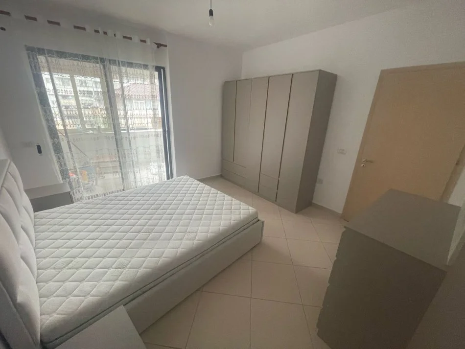 Tirane, jepet me qera apartament 2+1+Ballkon Kati 5, 120 m² 450 € (Teodor Keko)