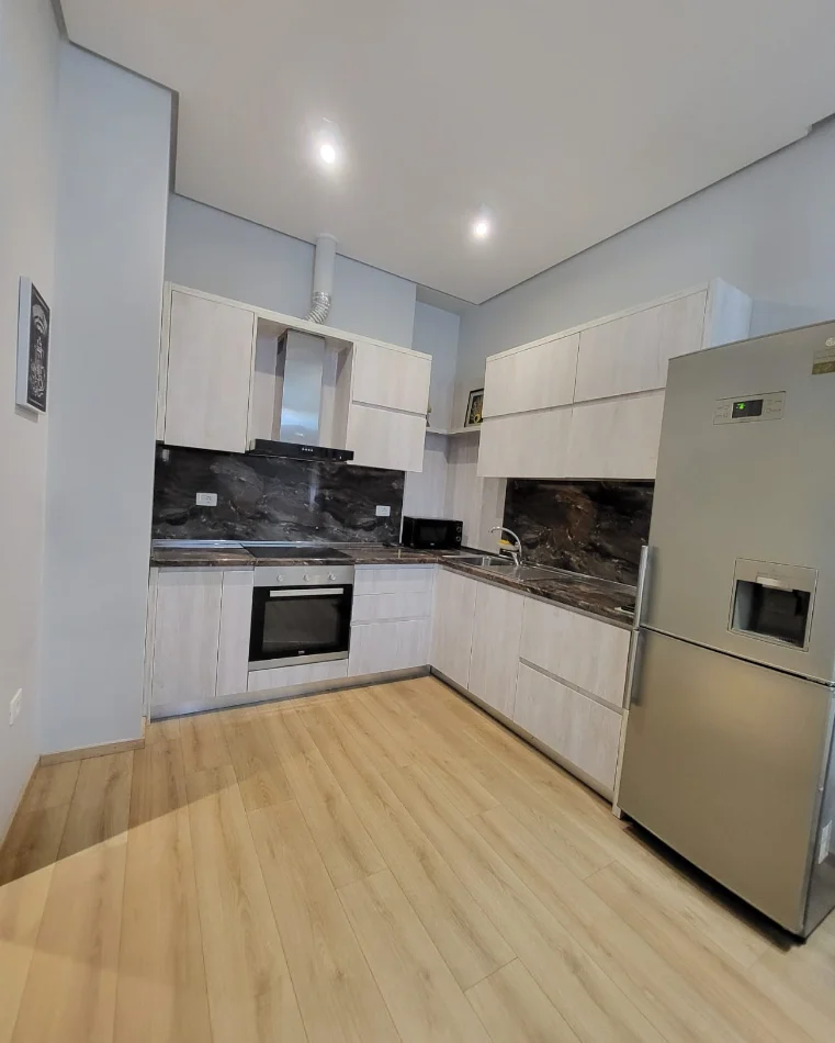 Tirane, shitet 1+1+Ballkon Kati 4, 76 m² 240.000 € 