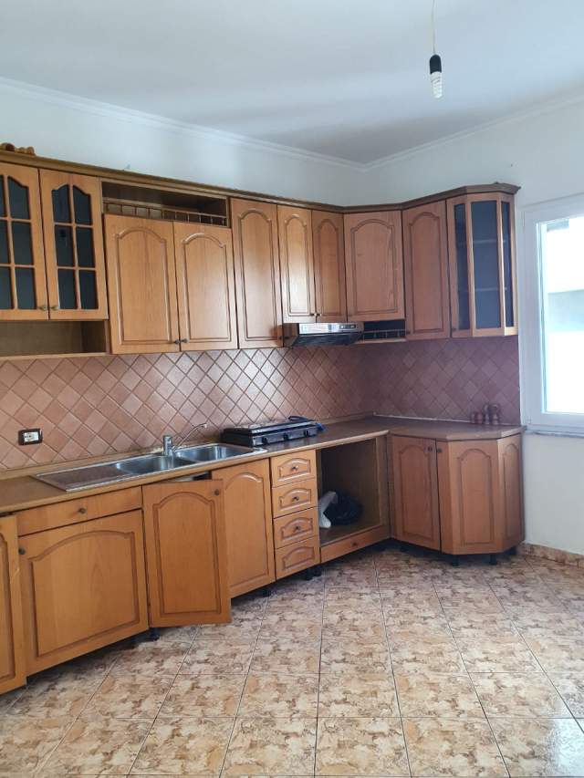 Tirane, jepet me qera Vile 2+1 Kati 3, 100 m² 350.000 Leke (Gramoz Pasha)