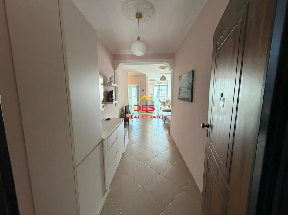 Vlore, shitet apartament 2+1+Ballkon Kati 9, 107 m² 152.000 € (Rruga Gjergj Kastrioti)
