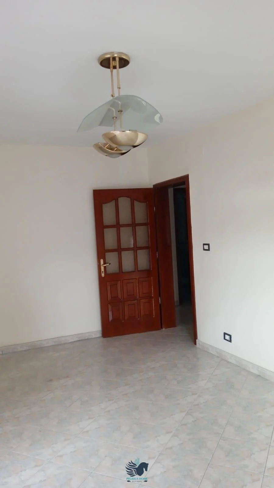 Jepet Me Qera Zyre/Apartment Tek 21 Dhjetori[ID PZ44]