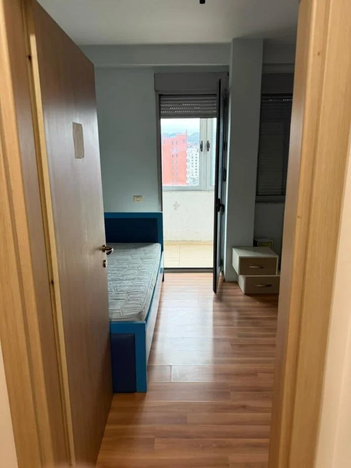 Tirane, jepet me qera apartament 2+1+Ballkon Kati 8, 100 m² 700 € 