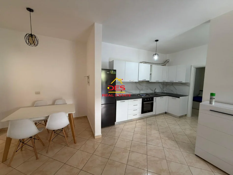 Vlore, shitet apartament 2+1+Ballkon Kati 1, 83 m² 145.000 € (Lungomare)