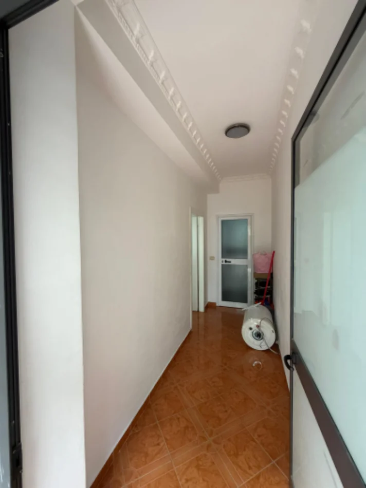 Tirane, jepet me qera garsonier 1+1 Kati 1, 350 € (Yzberisht)