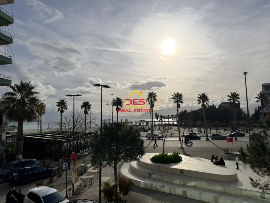 Vlore, jepet me qera ambjent biznesi Kati 2, 100 m² 1.000 € (Lungomare)
