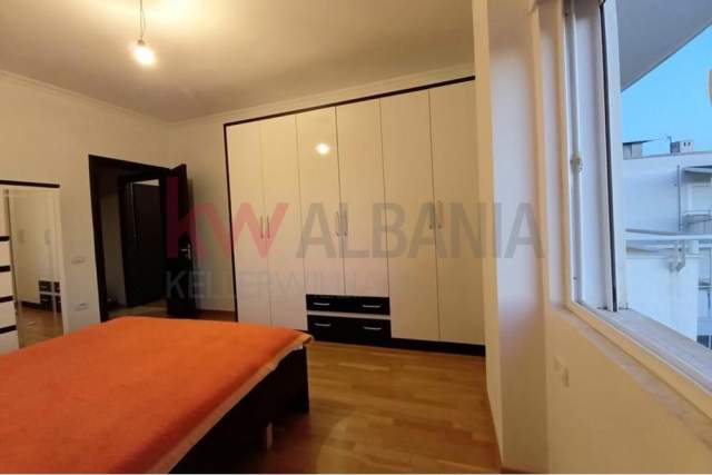 Tirane, jepet me qera apartament 2+1+BLK Kati 4, 100 m² 300 Euro (Qesarake)