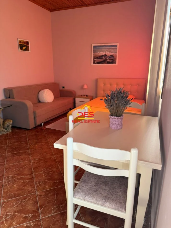 Vlore, jepet me qera shtepi 1+1+Ballkon Kati 2, 70 m² 450 € (Rruga Murat Tërbaçi)