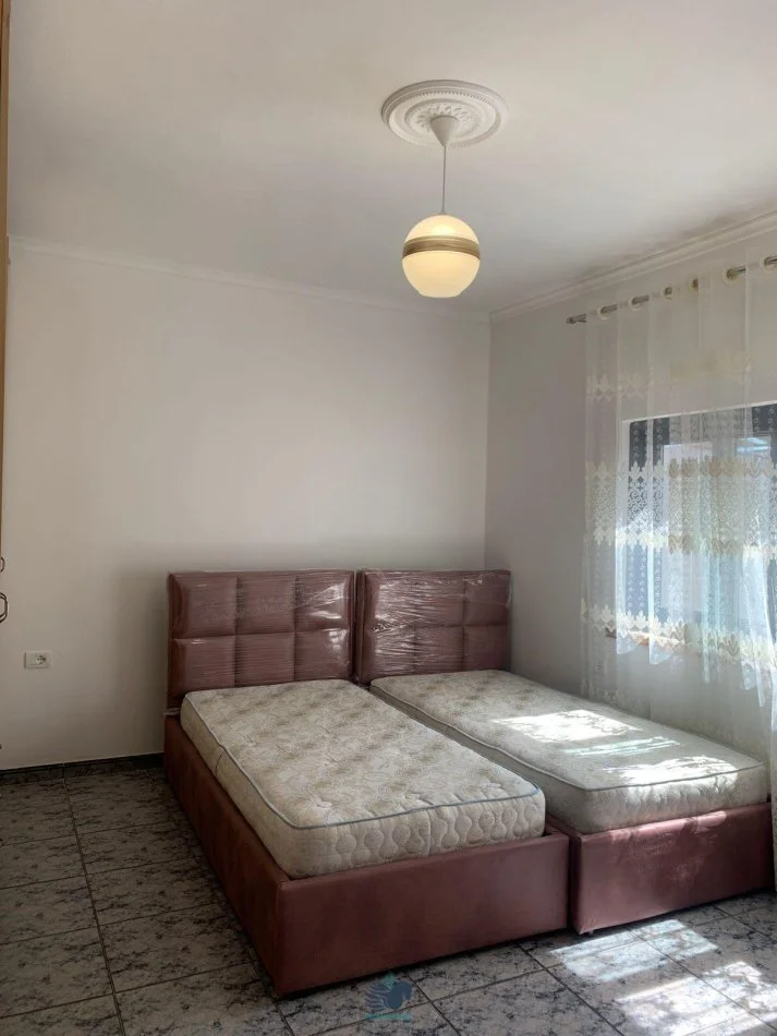 Jepet Me Qera Apartament 2+1 Tek Pazari i Ri [ID PE0216]