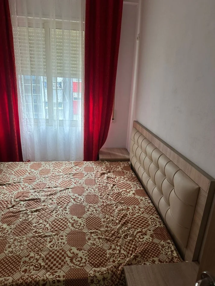 Tirane, jepet me qera apartament 1+1+Ballkon Kati 4, 70 m² 450 € 