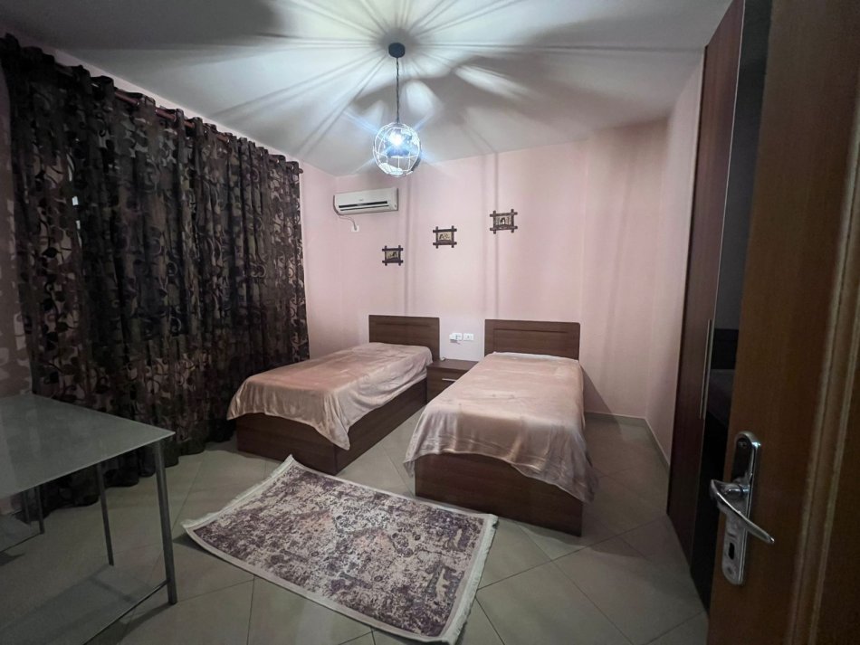 Tirane, jepet me qera apartament 3+1+Aneks+Ballkon Kati 5, 1.200 € (DRITAN HOXHA)