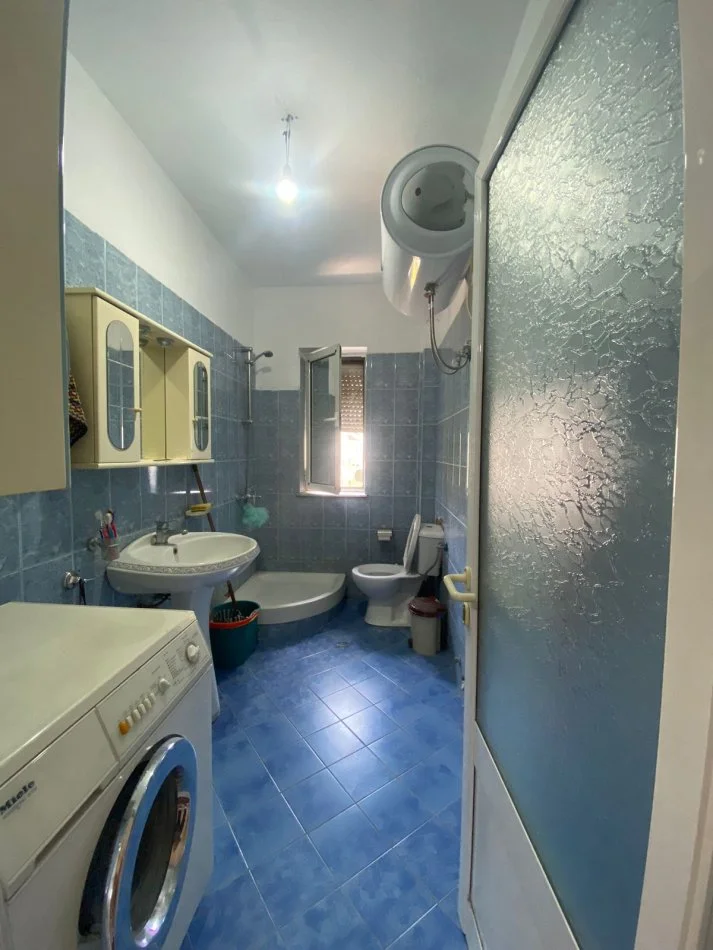 Tirane, shitet apartament 2+1+Ballkon Kati 2, 82 m² 125.000 € (5maji)