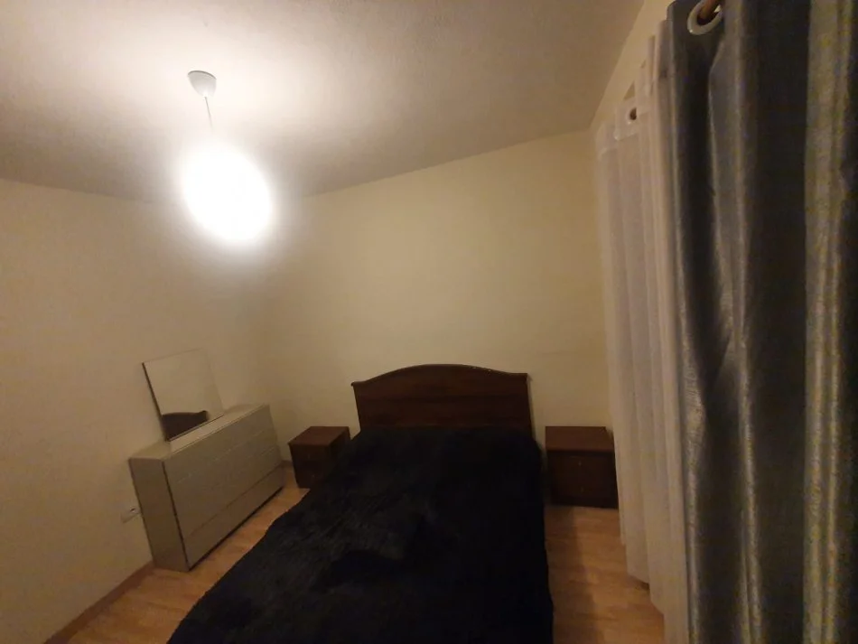 Tirane, jepet me qera apartament 1+1+Ballkon Kati 1, 60 m² 400 € (Selite)