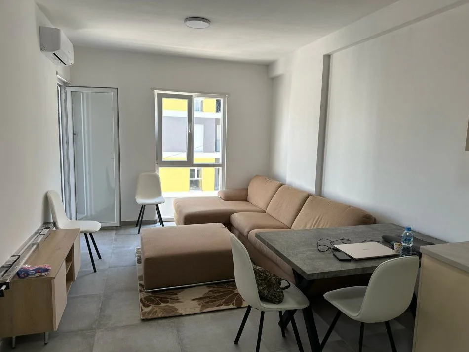 Tirane, shitet apartament 1+1+Ballkon Kati 5, 55 m² 88.000 € (Univer City)