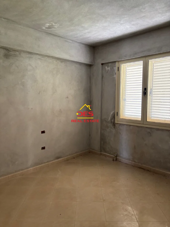 Vlore, shitet Vile Kati 0, 209 m² 220.000 € (Rruga Dhimitër Konomi)
