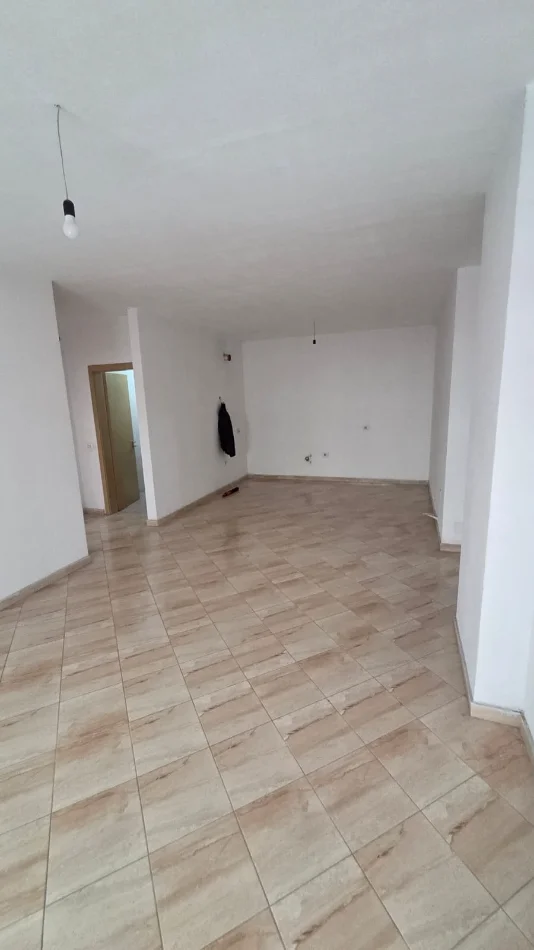 Tirane, shitet apartament 2+1 Kati 3, 116 m² 165.000 € (Pranë Amerikan 3)