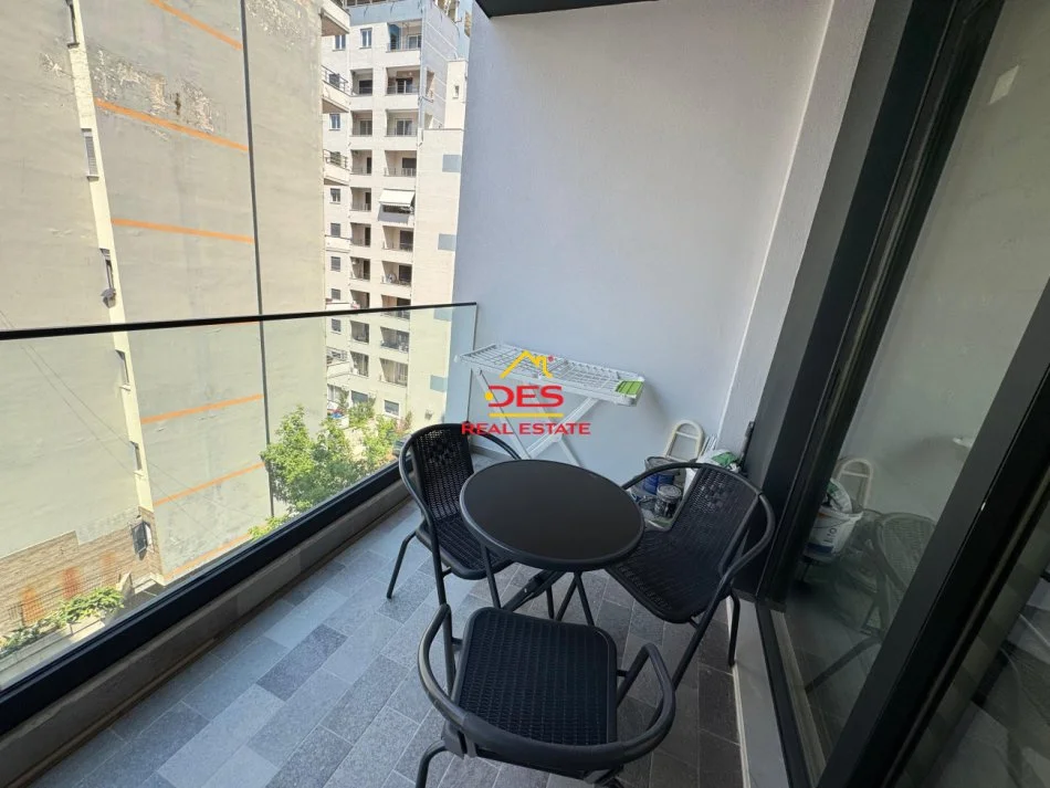 Vlore, jepet me qera apartament 1+1+Ballkon Kati 4, 70 m² 450 € (Rruga Murat Tërbaçi)