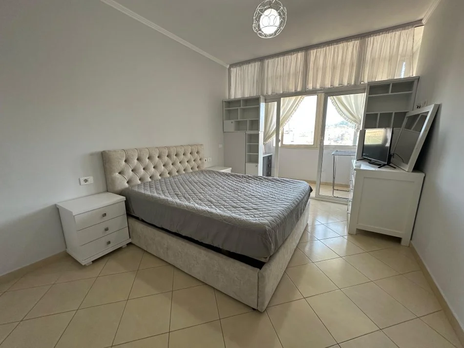 Tirane, jepet me qera apartament 1+1 , 65 m² 500 € (Rruga e kavajes)