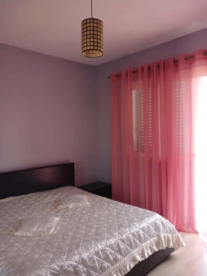 Tirane, jepet me qera shtepi 2+1+Ballkon Kati 3, 90 m² 300 € 