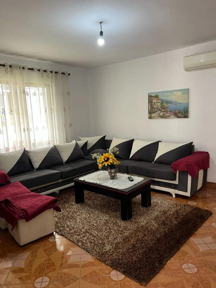 Tirane, jepet me qera shtepi 1 Katshe Kati 1, 400 m² 600 € (Bernardin Palaj)