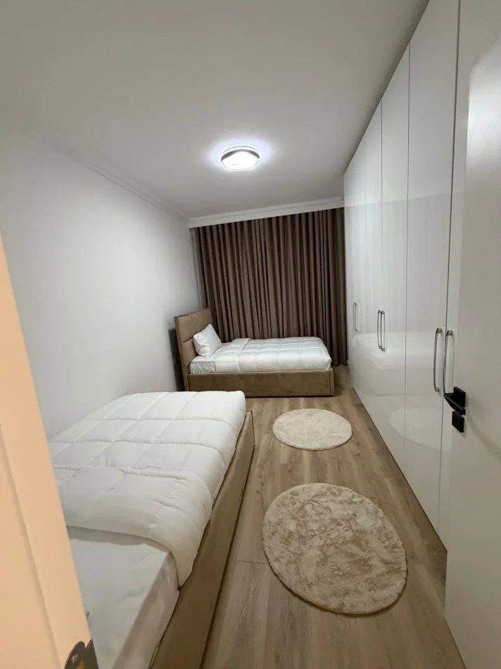 Tirane, jepet me qera apartament 2+1+post parkimi Kati 6, 100 m² 700 € (Porcelan prane Tv Klan)