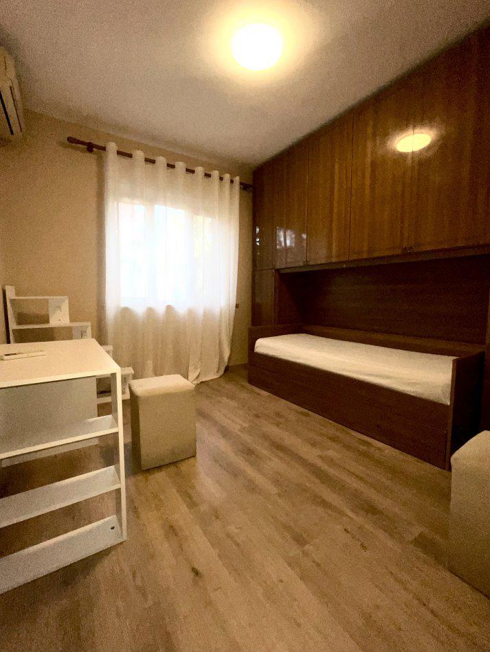 Tirane, jepet me qera apartament 2+1+Ballkon Kati 3, 80 m² 600 € (Ish Parku i Autobuzave)