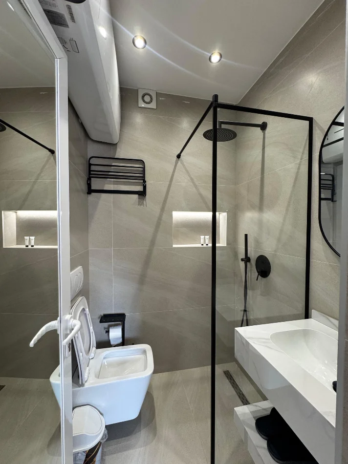 Tirane, shes garsonier 3+1 Kati 4, 84 m² 255.000 € (Mine Peza)