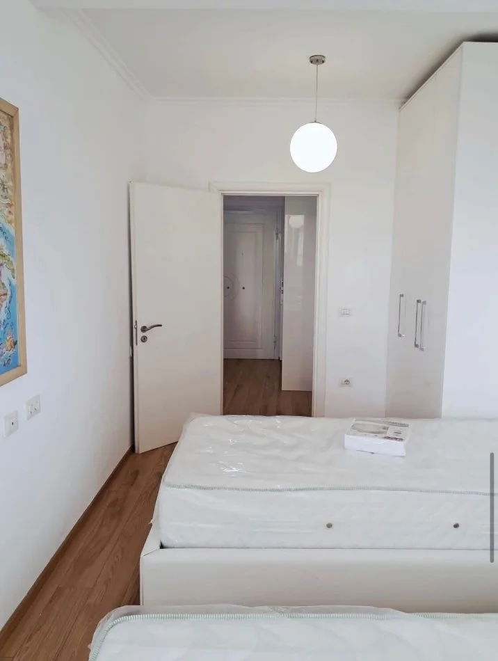 Tirane, jepet me qera apartament 2+1+Ballkon Kati 5, 110 m² 1.250 € (Pazari Ri)