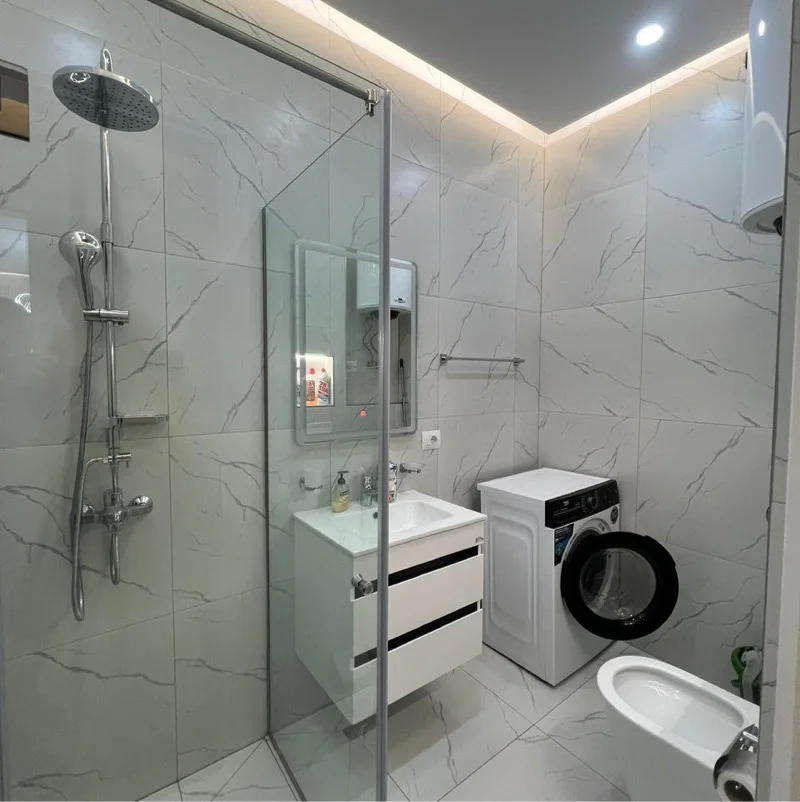 Tirane, jepet me qera apartament 1+1+Ballkon , 70 m² 900 € (Rruga Margarita Tutulani)