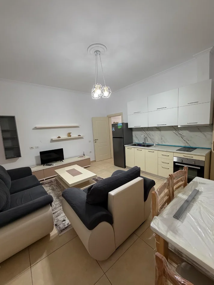 Tirane, jepet me qera apartament 1+1 , 60 m² 400 € 