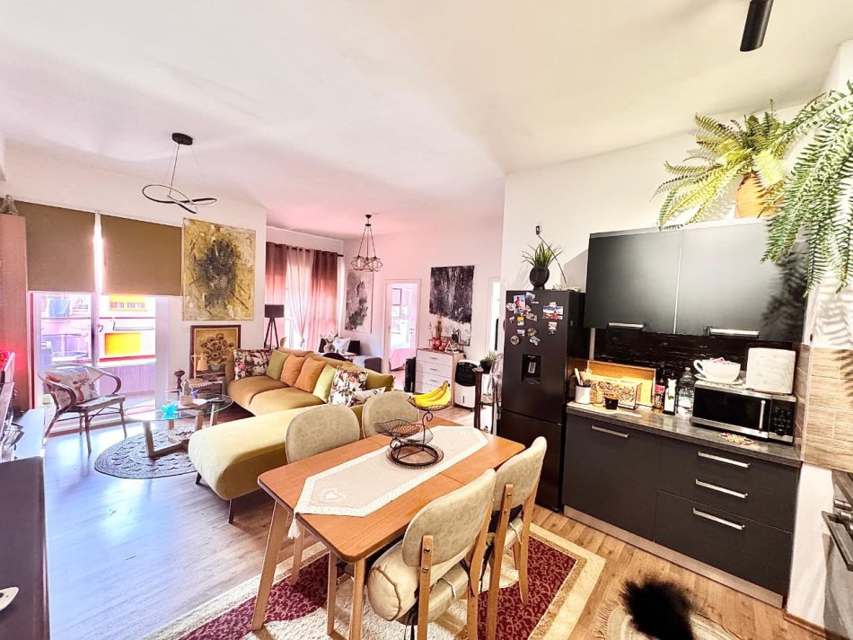 Tirane, shitet apartament 2+1+Ballkon Kati 5, 71 m² 130.000 € (ali demi)