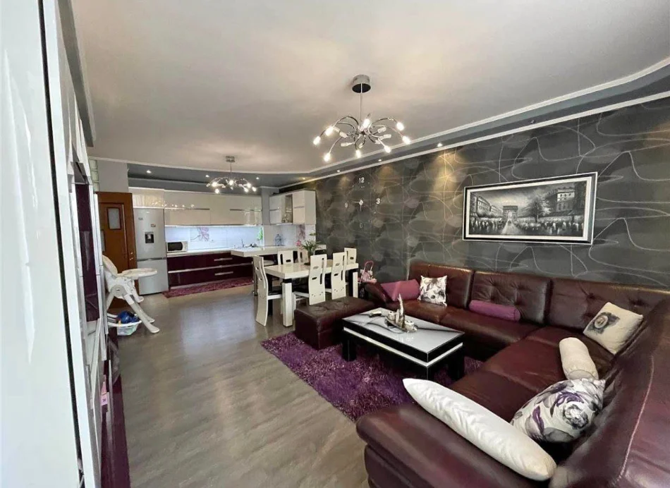 Tirane, shitet apartament 2+1 Kati 2, 156.000 € (Yzberisht, Rruga Besim Alla)