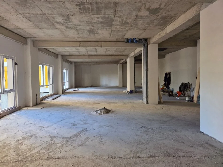 Qera, Njesi sherbimi, Zogu i Zi, Tiranë. AREA60032