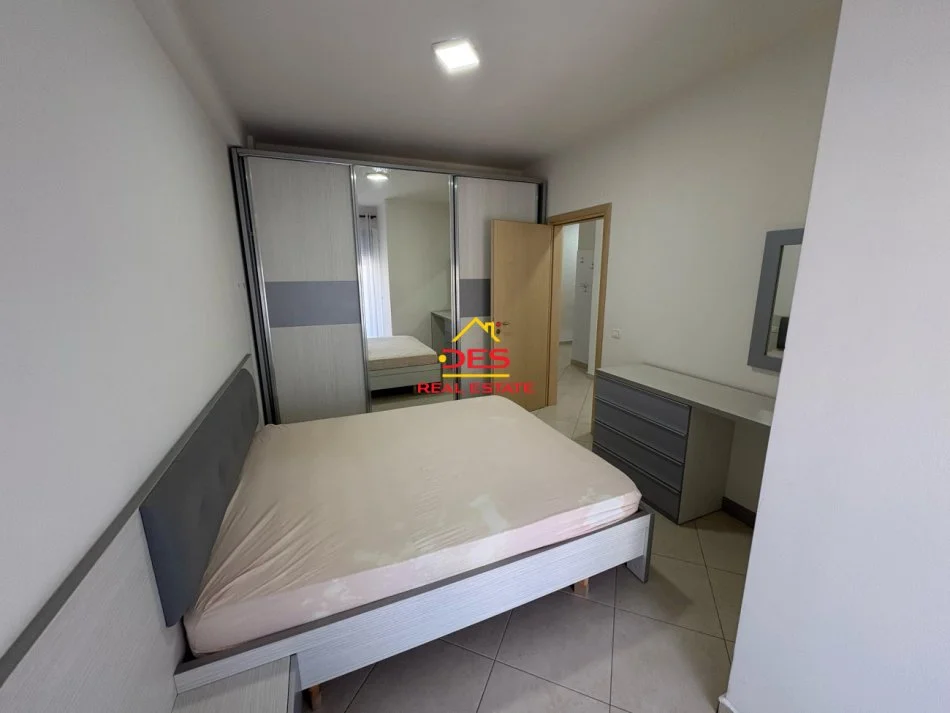 Vlore, jepet me qera apartament 2+1+Ballkon Kati 10, 120 m² 430 € (Rruga Çajupi)