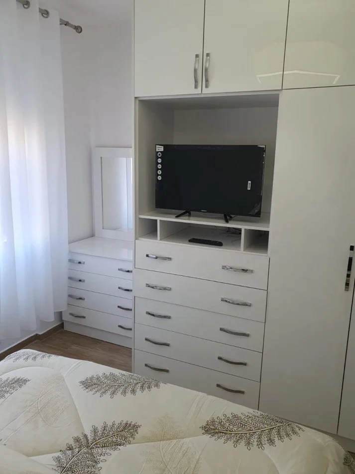 Tirane, jepet me qera apartament 1+1+Ballkon Kati 3, 77 m² 500 € (Don Bosko)