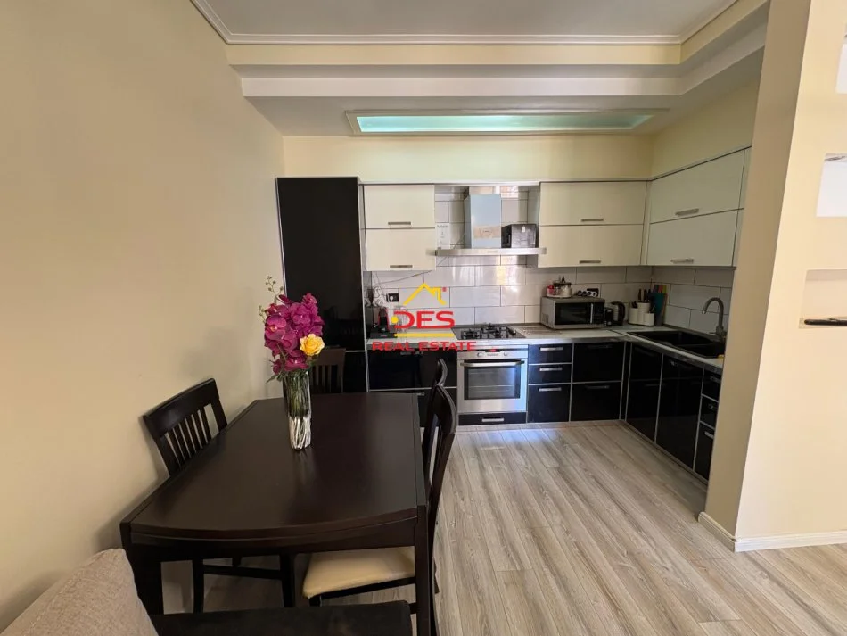Vlore, shitet apartament 2+1+Ballkon Kati 8, 102 m² 175.000 € (Rruga Gjergj Arianiti)