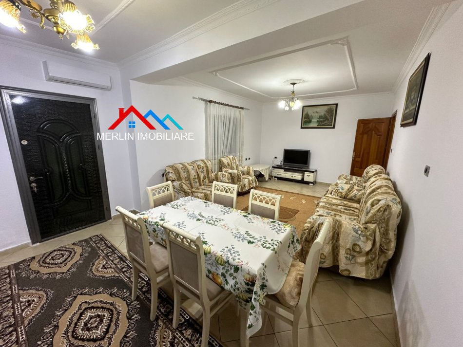 Tirane, jepet me qera apartament 2+1+Ballkon Kati 1, 136 m² 520 € (RRUGA 5 MAJI)