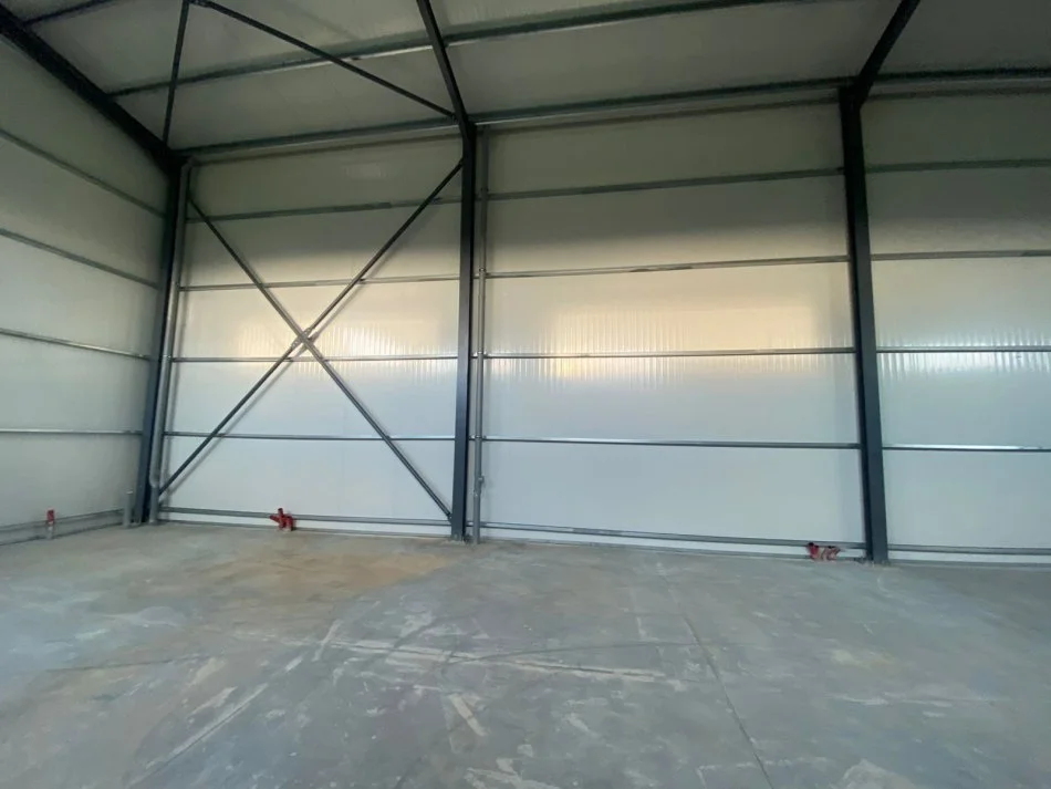 Tirane, jepet me qera magazine Kati 0, 330 m² 1.500 € (Domje)