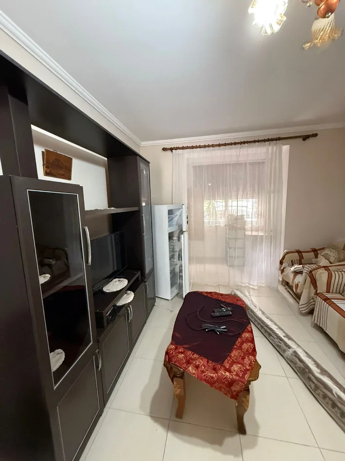 Tirane, jepet me qera apartament 1+1 Kati 1, 70 m² 400 € (Ish Parku Rruga e Kavajes)