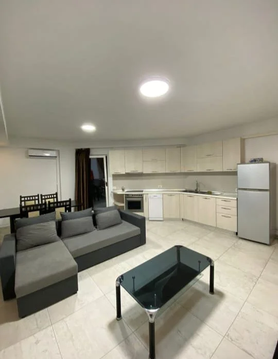 Tirane, jepet me qera apartament 2+1+Ballkon Kati 5, 88 m² 650 € (Vasil Shanto)