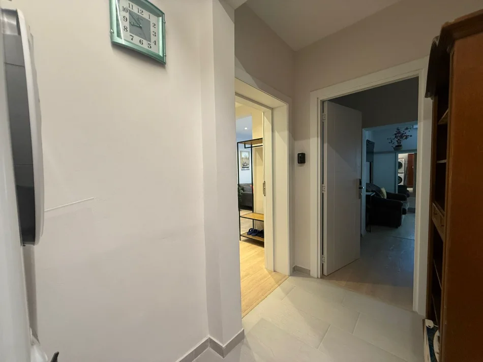 Tirane, jepet me qera garsonier 1+1 Kati 4, 33 m² 500 € (Rruga Myslym Shyri)