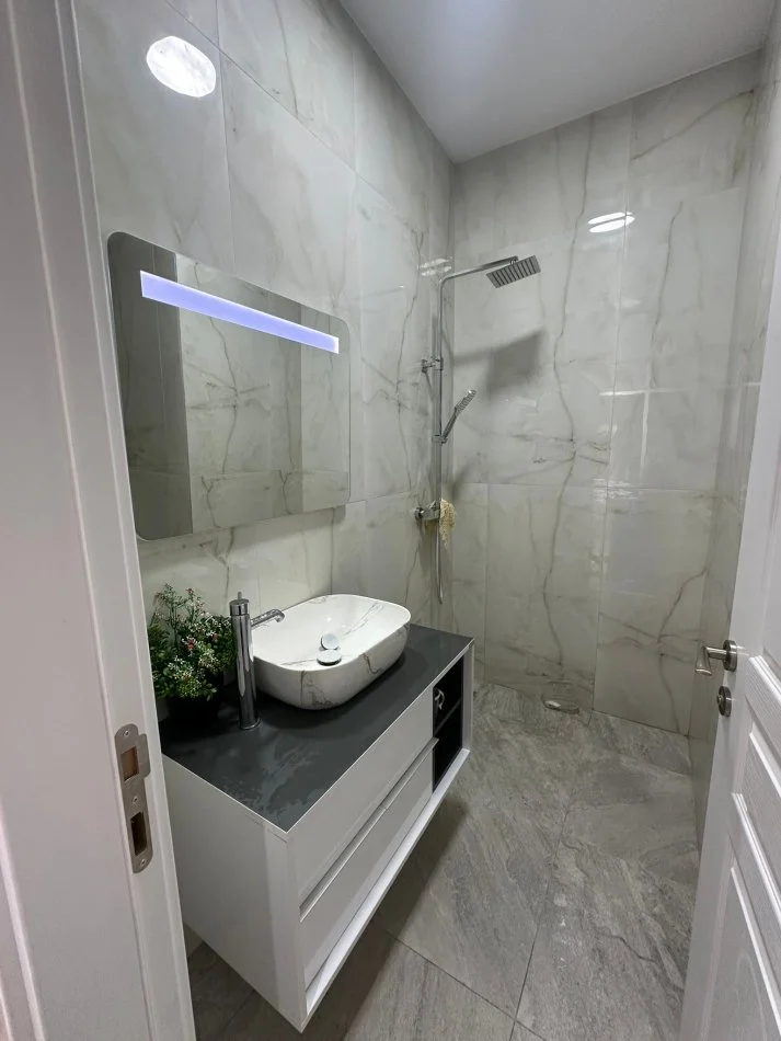 Tirane, jepet me qera apartament 2+1 Kati 9, 110 m² 700 € (Kompleksi Asl,Rruga Kongresi i Manastirit)