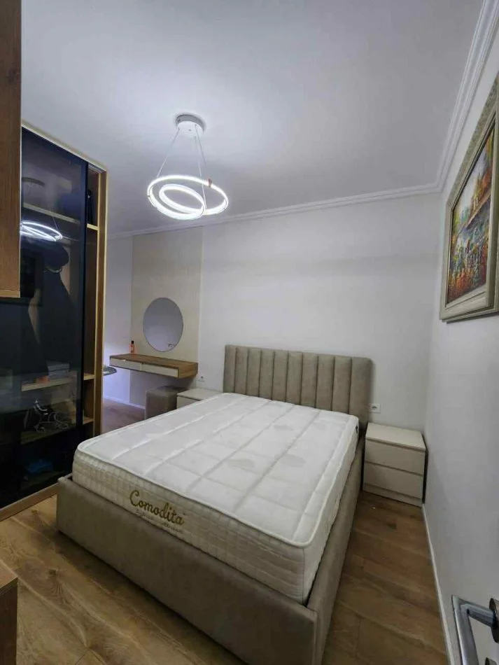 Tirane, jepet me qera apartament 2+1+Ballkon Kati 8, 95 m² 800 € (GOLDEN PARK AMERIKAN 3)
