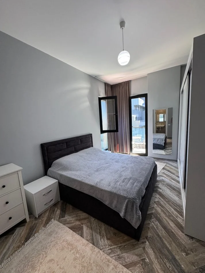 Tirane, jepet me qera apartament 3+1+Ballkon Kati 5, 135 m² 1.200 € (Square 21 Apartament 3+1+2+2+Post Parkimi Per Qera Mobilim Luksoz)