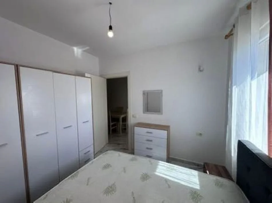 Tirane, jepet me qera apartament 1+1+Ballkon Kati 5, 65 m² 450 € (GOLDEN PARK AMERIKAN 3)