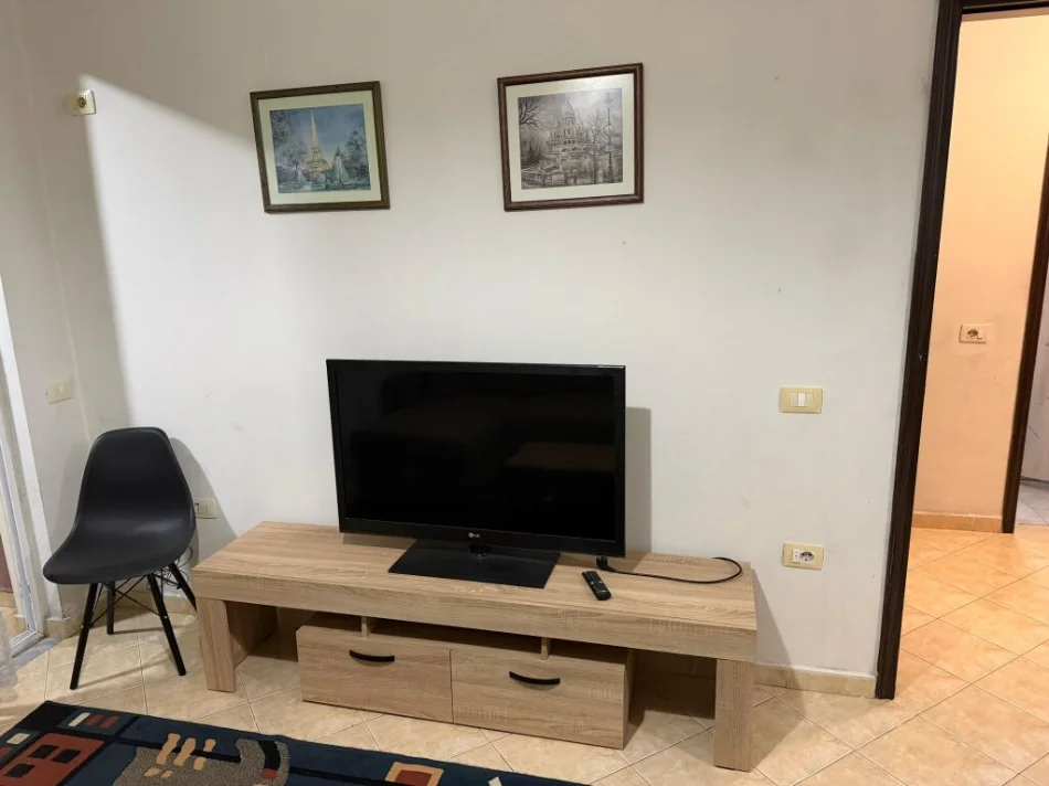 Tirane, jepet me qera apartament 1+1+Ballkon Kati 4, 70 m² 400 € (NELA 6 YZBERISHT)